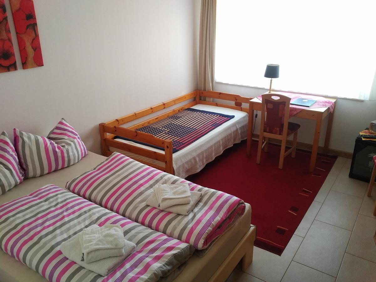 Aaron - Privatunterkunft Maagdenburg Buitenkant foto