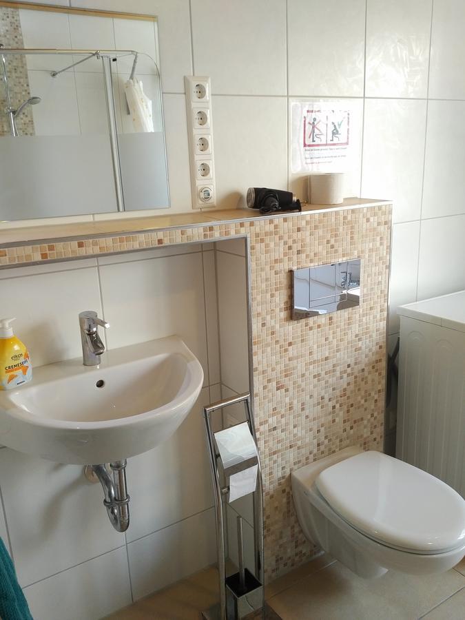 Aaron - Privatunterkunft Maagdenburg Buitenkant foto